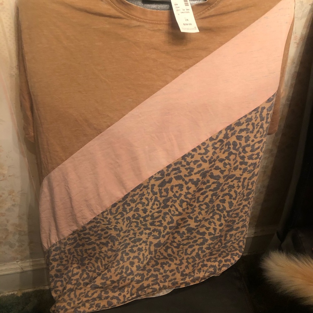 Brand New Tshirt with design/cheetah print